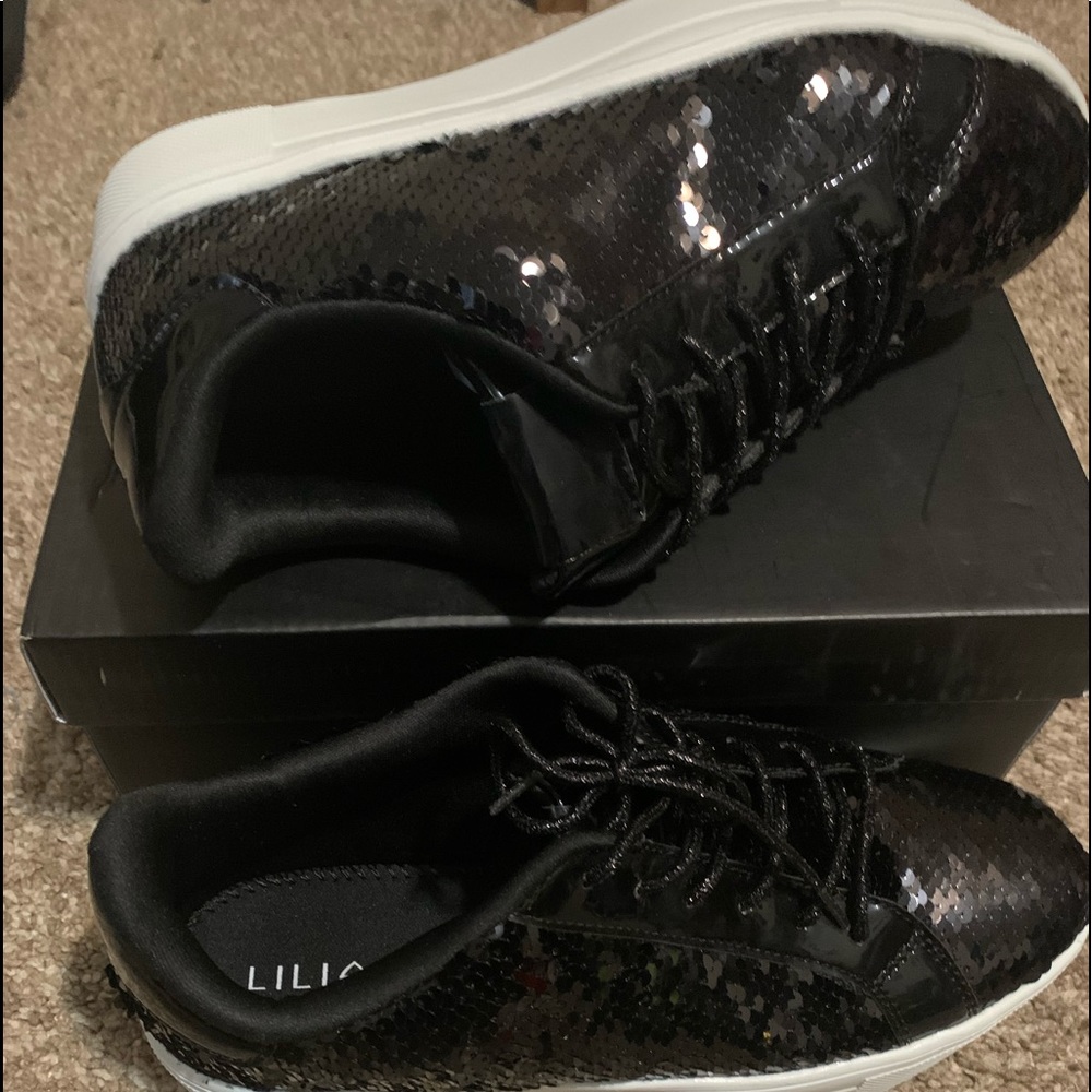 Sequin gym shoes